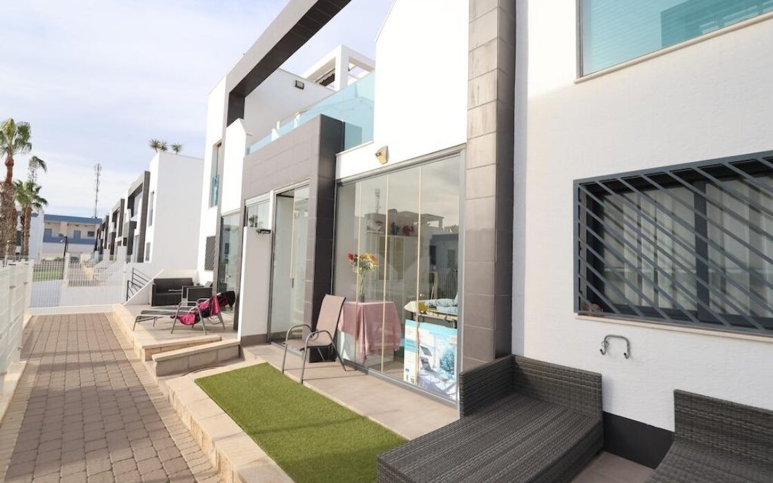 Бунгало 3 комнаты в Ориуэла Коста с террасой у моря