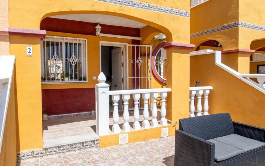 Бунгало в Ориуэла Коста 64 кв.м с балконом 12 км до моря