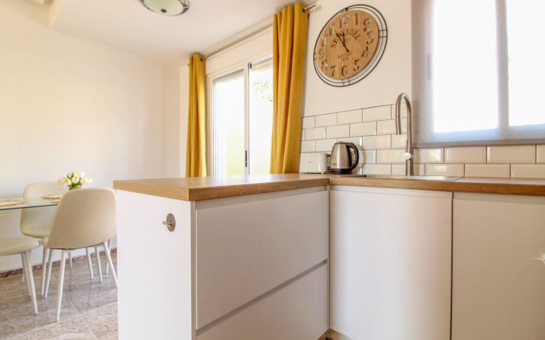 Бунгало в Ориуэла Коста 64 кв.м с балконом 12 км до моря