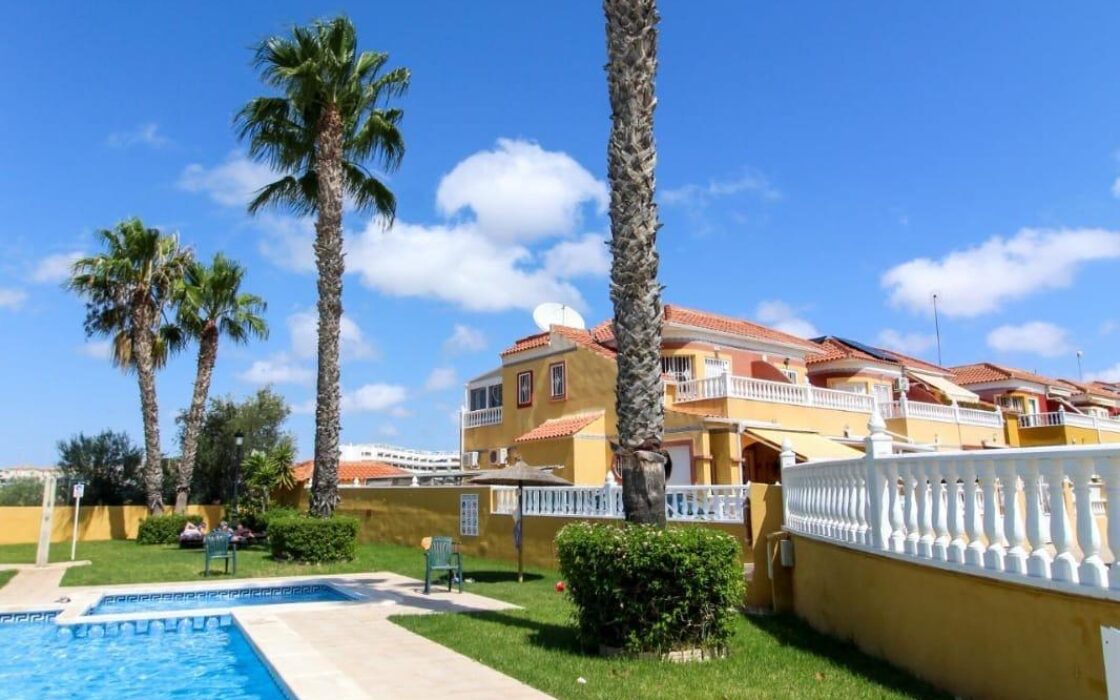 Бунгало в Ориуэла Коста 64 кв.м с балконом 12 км до моря