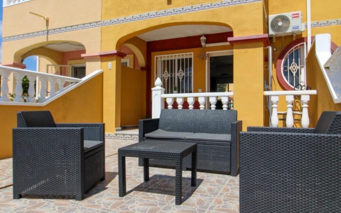 Бунгало в Ориуэла Коста 64 кв.м с балконом 12 км до моря