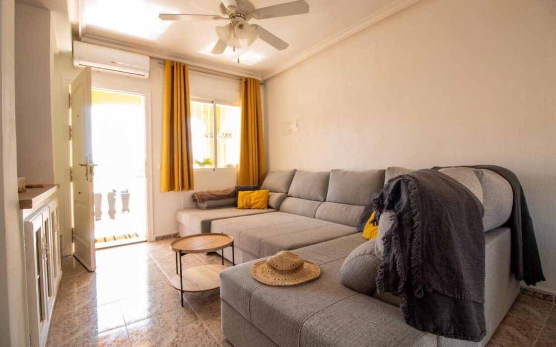 Бунгало в Ориуэла Коста 64 кв.м с балконом 12 км до моря