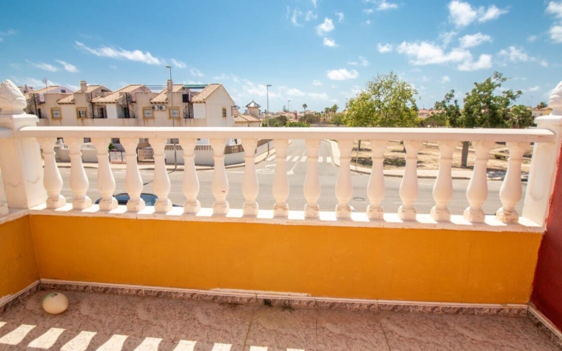 Бунгало в Ориуэла Коста 64 кв.м с балконом 12 км до моря