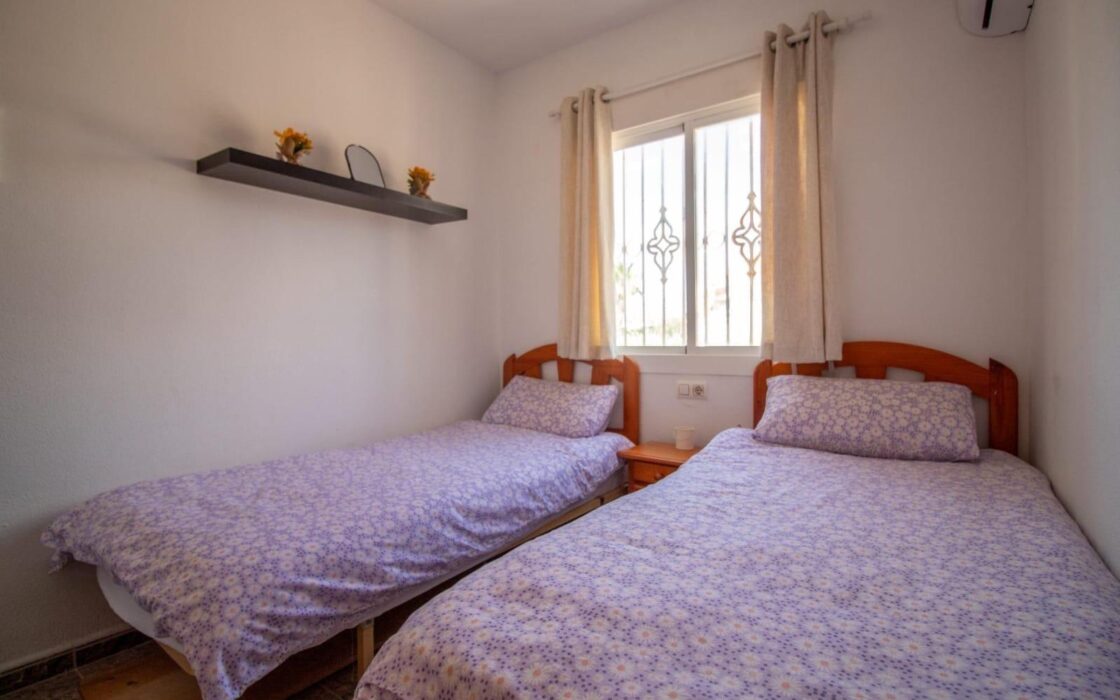 Бунгало в Ориуэла Коста 64 кв.м с балконом 12 км до моря