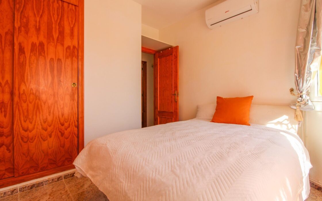 Бунгало в Ориуэла Коста 64 кв.м с балконом 12 км до моря