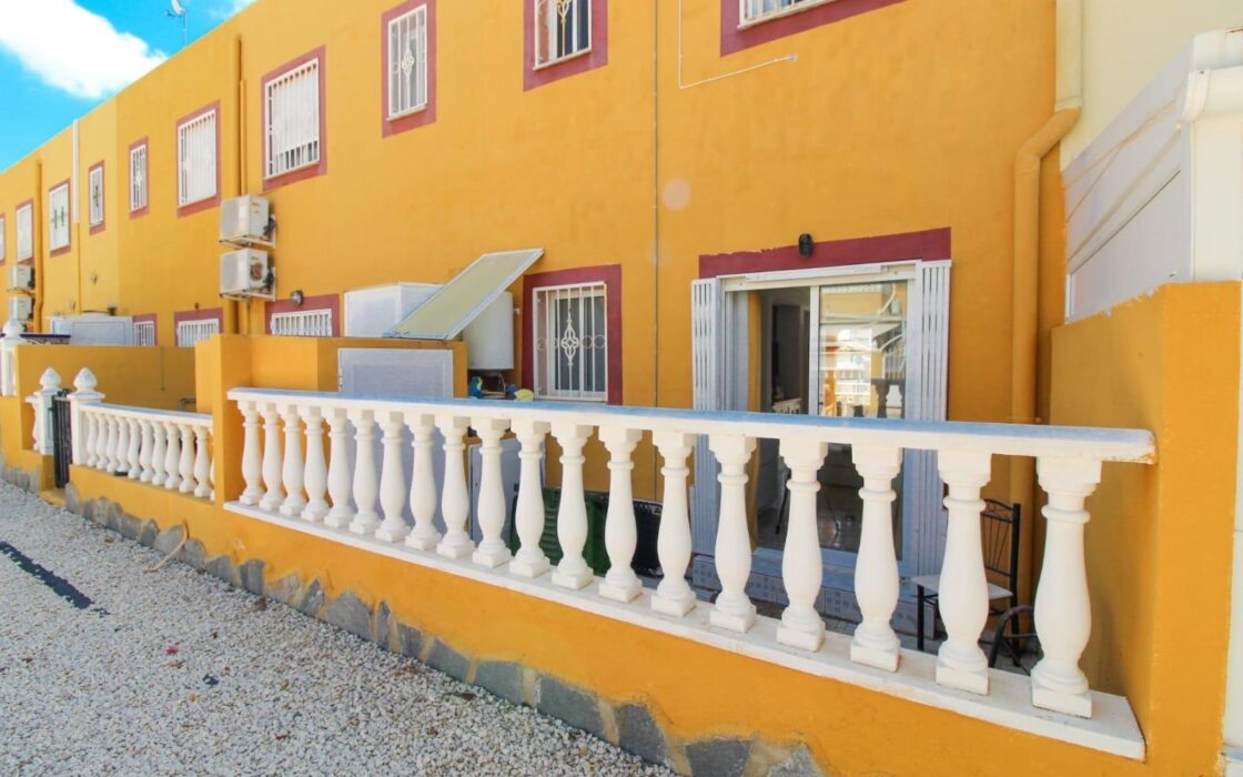 Бунгало в Ориуэла Коста 64 кв.м с балконом 12 км до моря