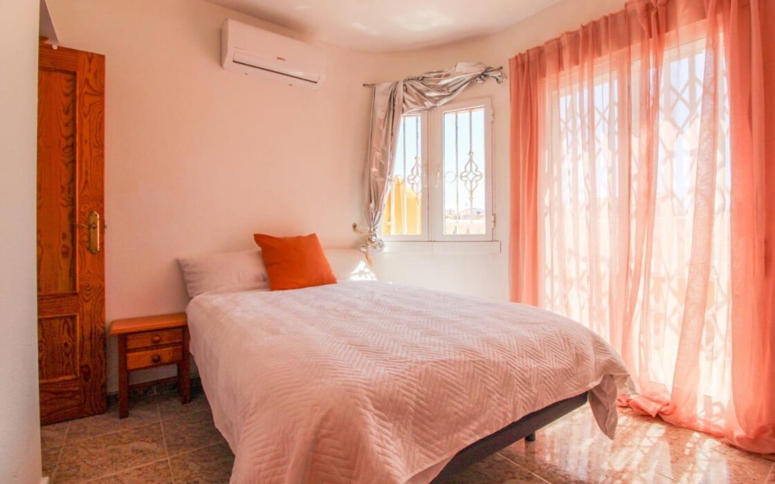 Бунгало в Ориуэла Коста 64 кв.м с балконом 12 км до моря