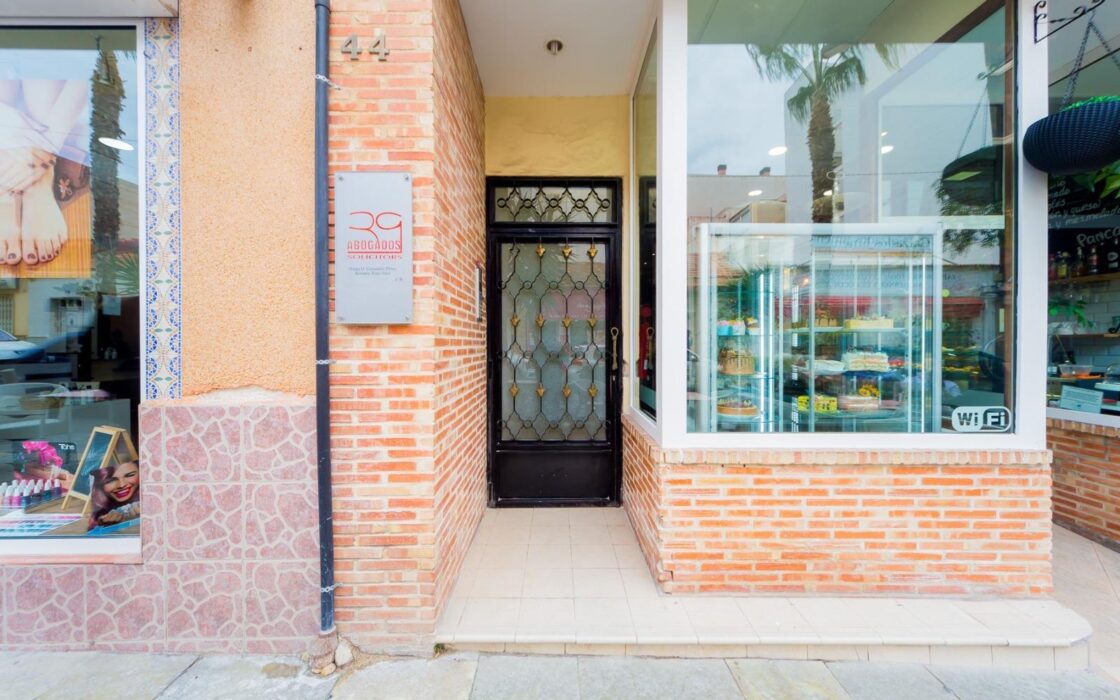 Апартаменты 66 кв.м с террасой 200 м от моря в Торревьехе