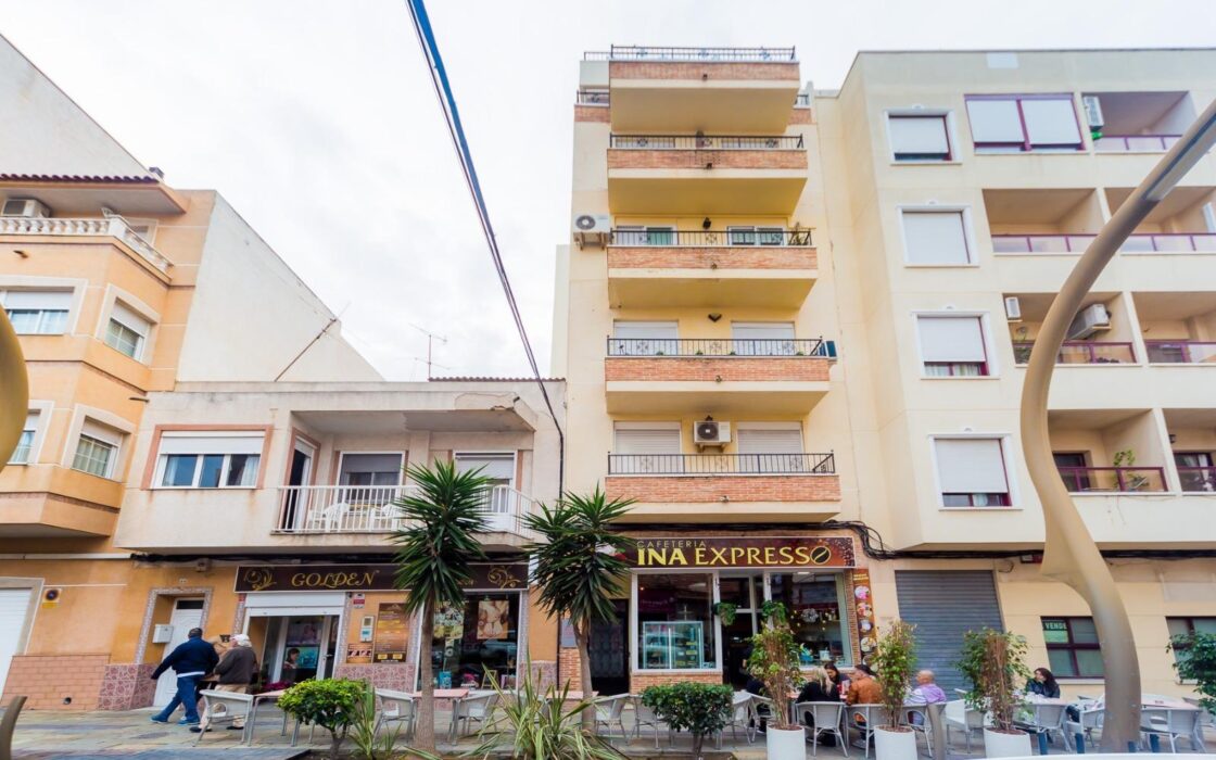 Апартаменты 66 кв.м с террасой 200 м от моря в Торревьехе