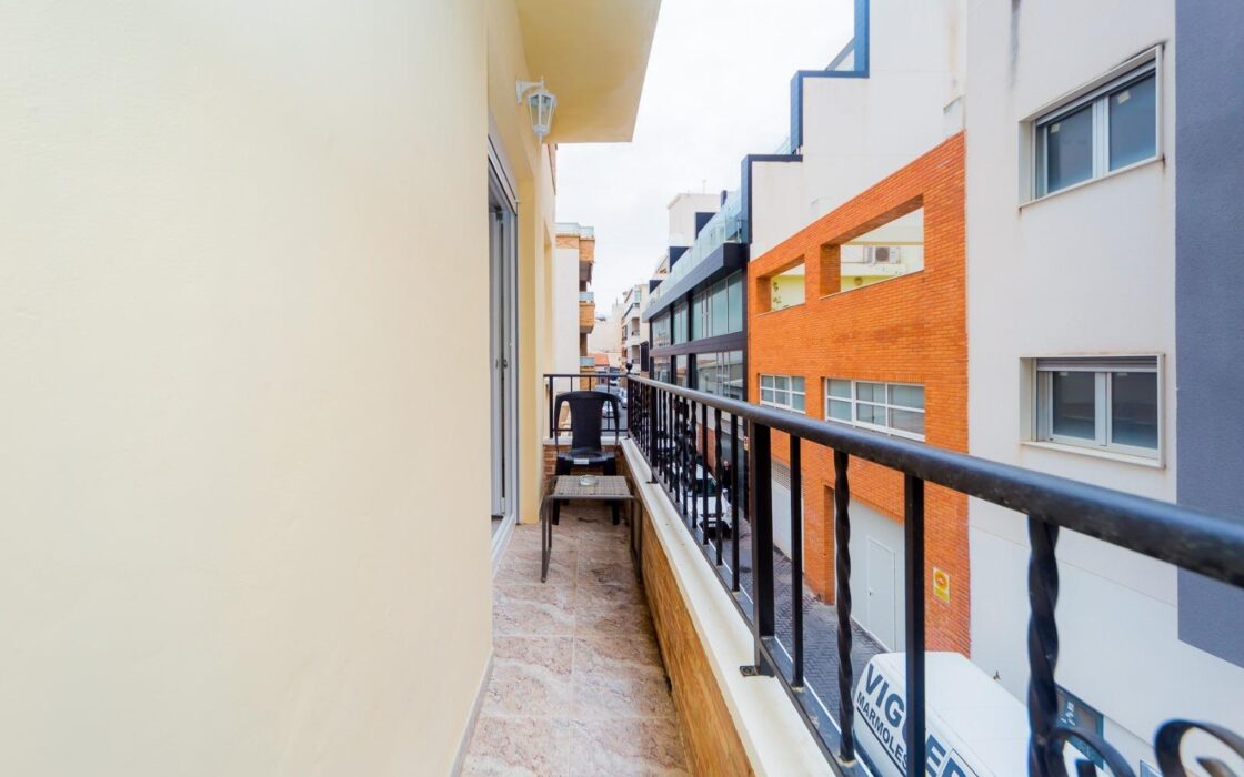 Апартаменты 66 кв.м с террасой 200 м от моря в Торревьехе