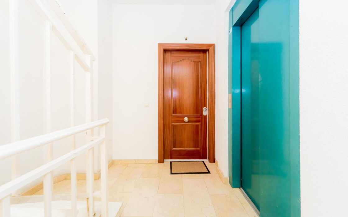 Апартаменты 66 кв.м с террасой 200 м от моря в Торревьехе