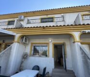 Дом в Дайя Нуэва 4 комнаты с бассейном и террасой