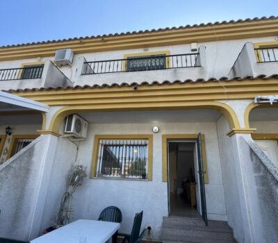 Дом в Дайя Нуэва 4 комнаты с бассейном и террасой