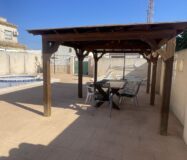 Дом в Дайя Нуэва 4 комнаты с бассейном и террасой