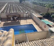 Дом в Дайя Нуэва 4 комнаты с бассейном и террасой