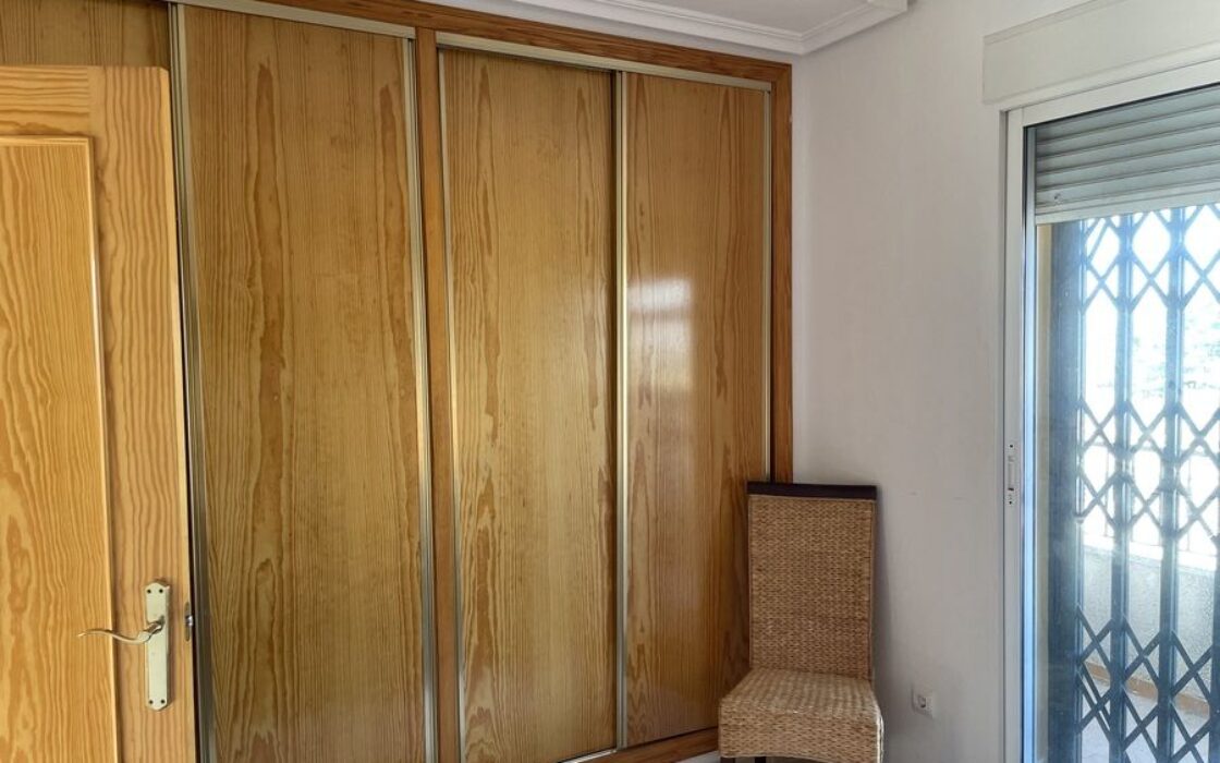 Дом в Дайя Нуэва 4 комнаты с бассейном и террасой