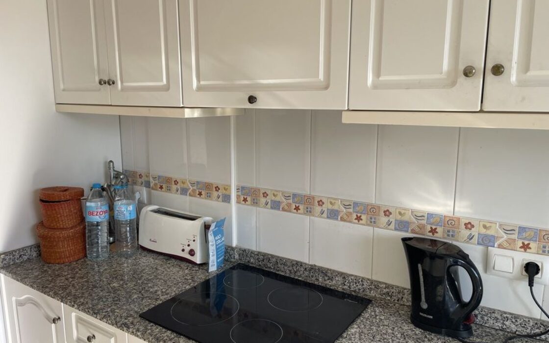 Дом в Дайя Нуэва 4 комнаты с бассейном и террасой