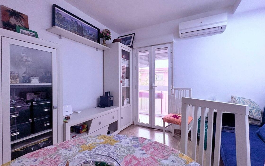 Апартамент в Мадриде, 65 кв.м, терраса, 4 комнаты