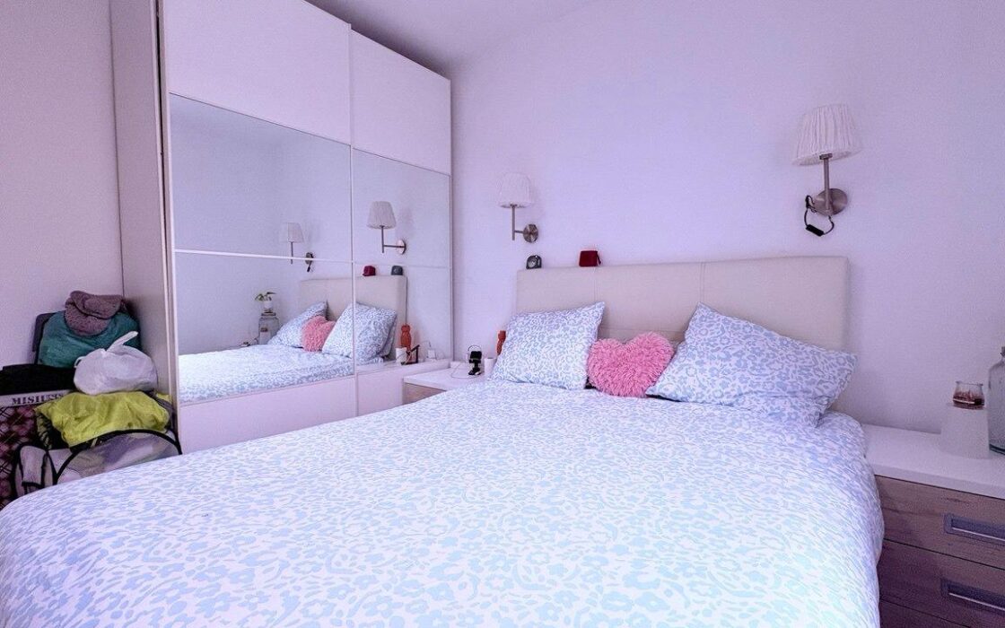 Апартамент в Мадриде, 65 кв.м, терраса, 4 комнаты