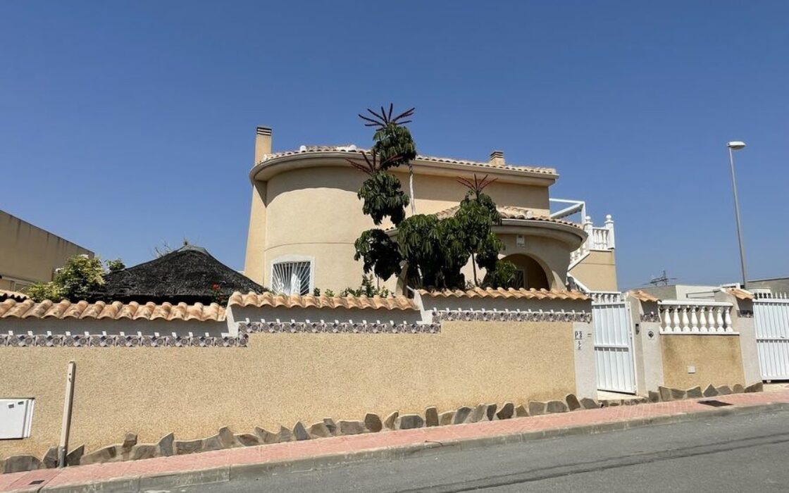 Вилла в Альгорфе 163 кв.м с 4 спальнями и бассейном