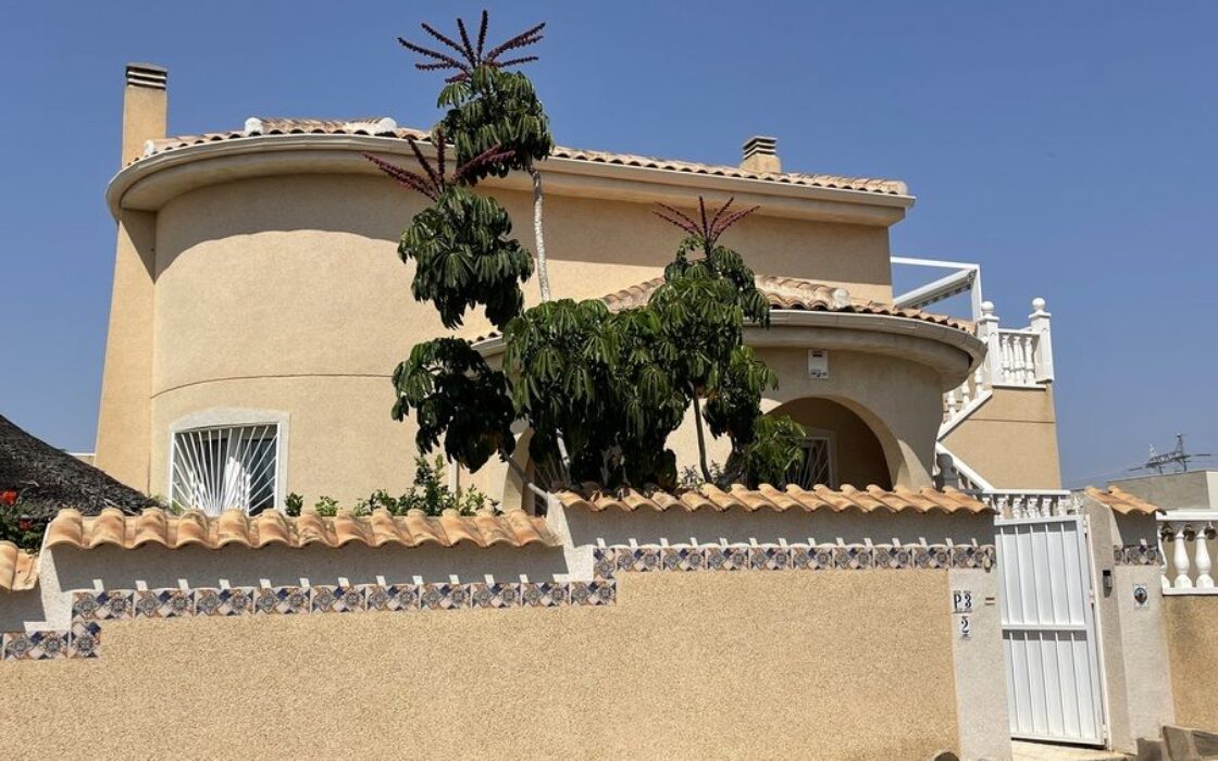 Вилла в Альгорфе 163 кв.м с 4 спальнями и бассейном