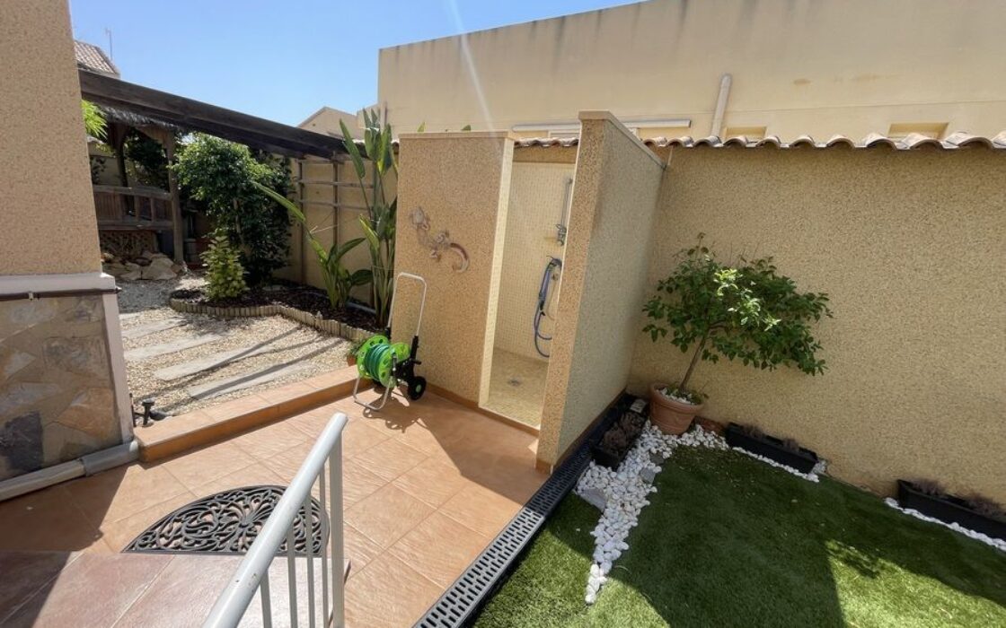 Вилла в Альгорфе 163 кв.м с 4 спальнями и бассейном