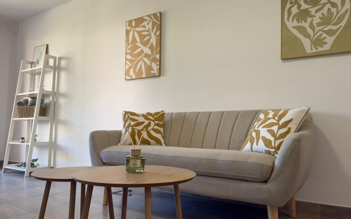 Элегантный дом в Sierra Cortina с террасой у моря 80 кв.м