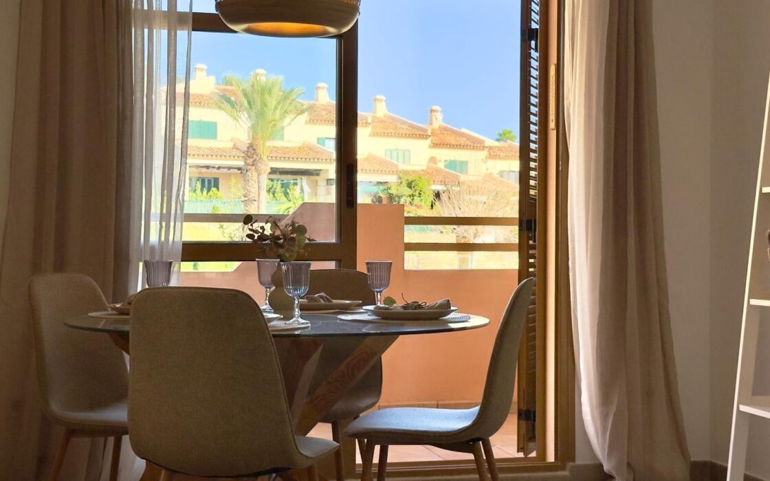 Элегантный дом в Sierra Cortina с террасой у моря 80 кв.м