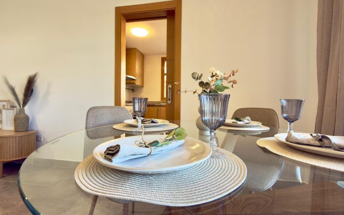 Элегантный дом в Sierra Cortina с террасой у моря 80 кв.м