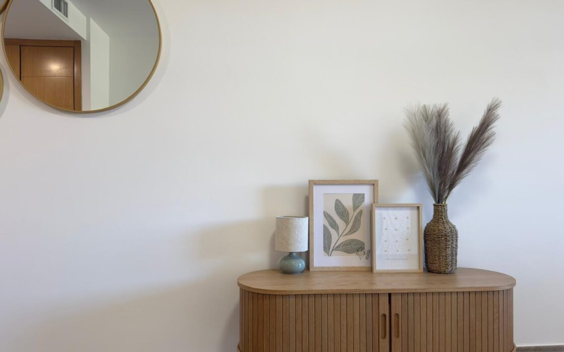 Элегантный дом в Sierra Cortina с террасой у моря 80 кв.м