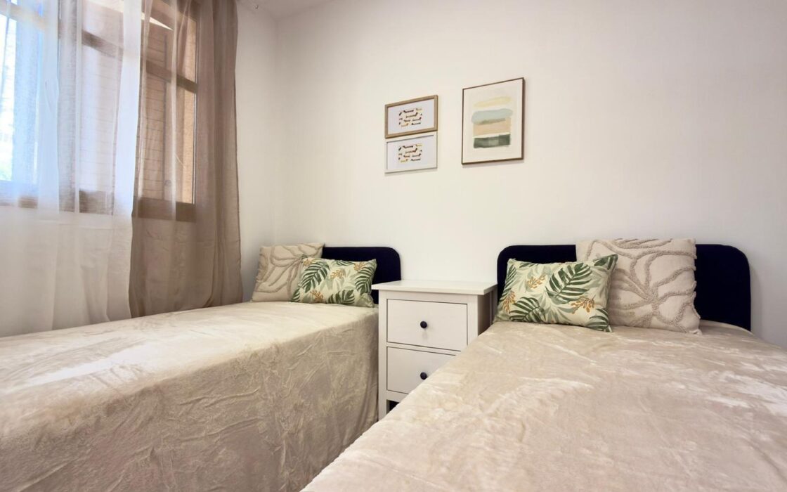 Элегантный дом в Sierra Cortina с террасой у моря 80 кв.м