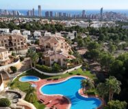 Элегантный дом в Sierra Cortina с террасой у моря 80 кв.м