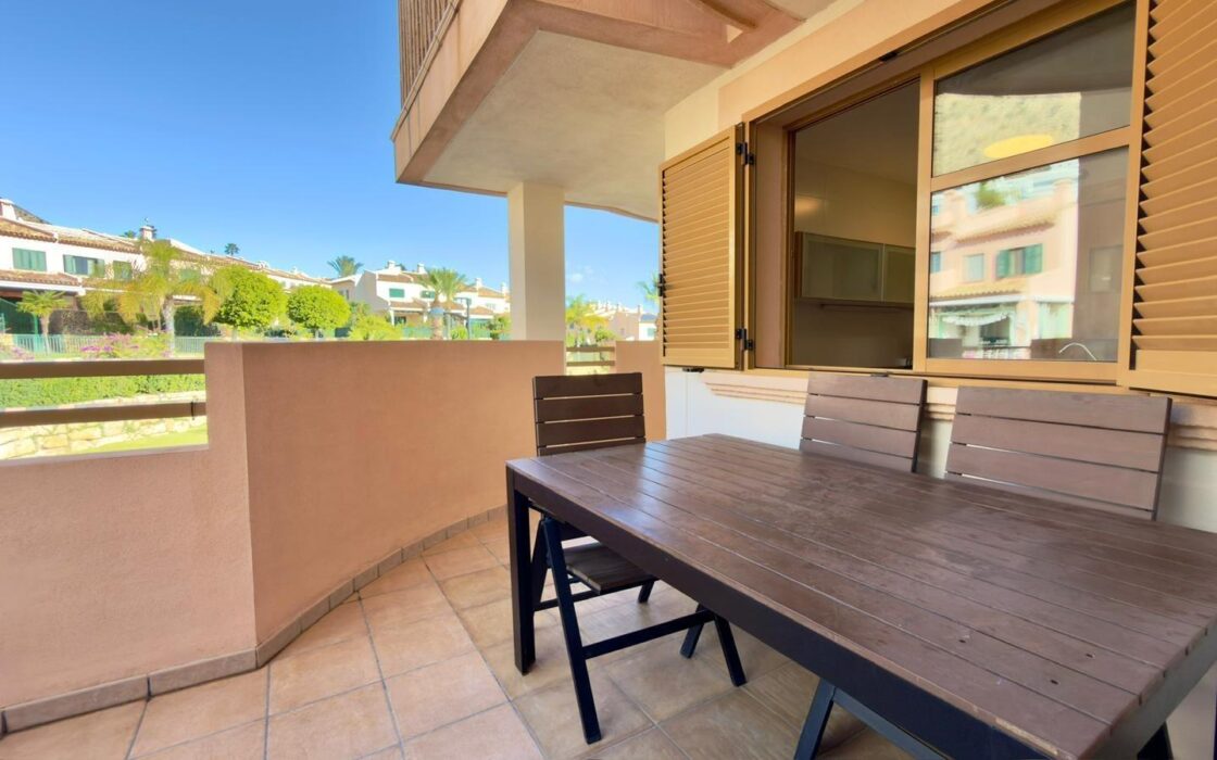 Элегантный дом в Sierra Cortina с террасой у моря 80 кв.м