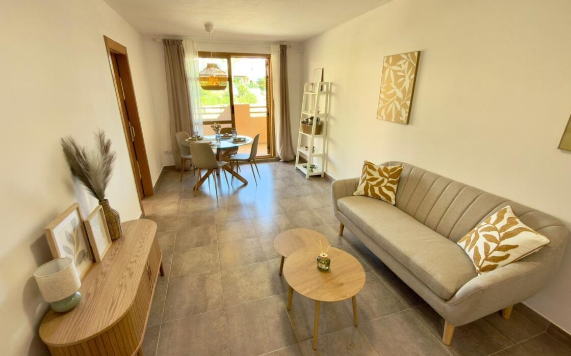 Элегантный дом в Sierra Cortina с террасой у моря 80 кв.м