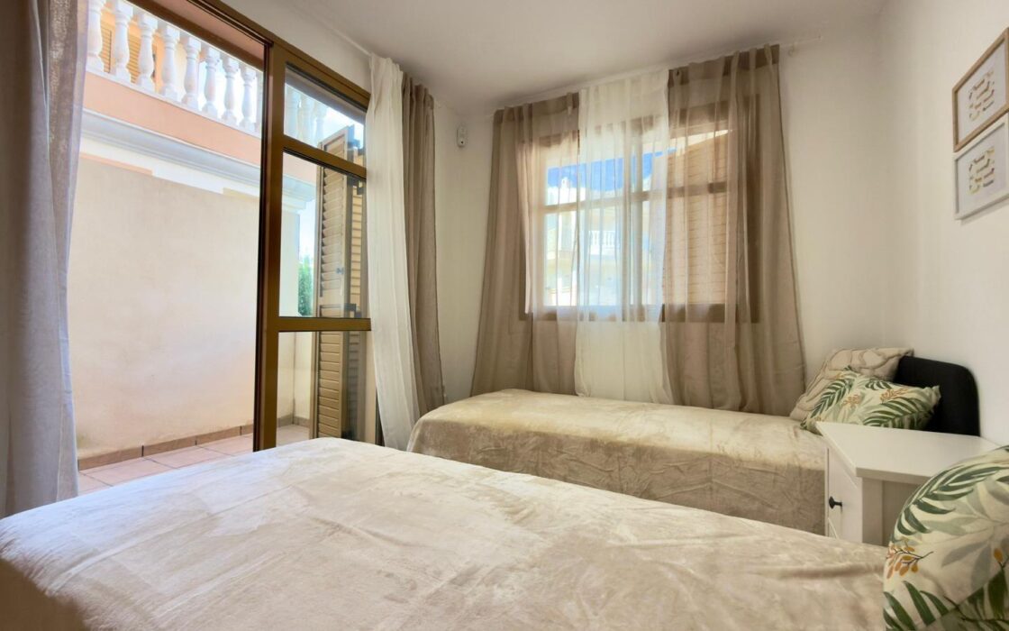 Элегантный дом в Sierra Cortina с террасой у моря 80 кв.м