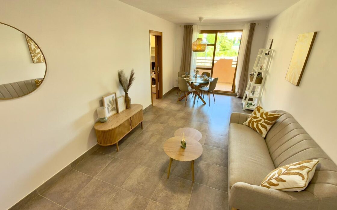 Элегантный дом в Sierra Cortina с террасой у моря 80 кв.м