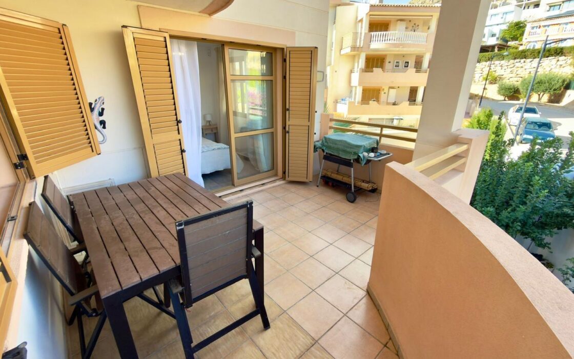 Элегантный дом в Sierra Cortina с террасой у моря 80 кв.м