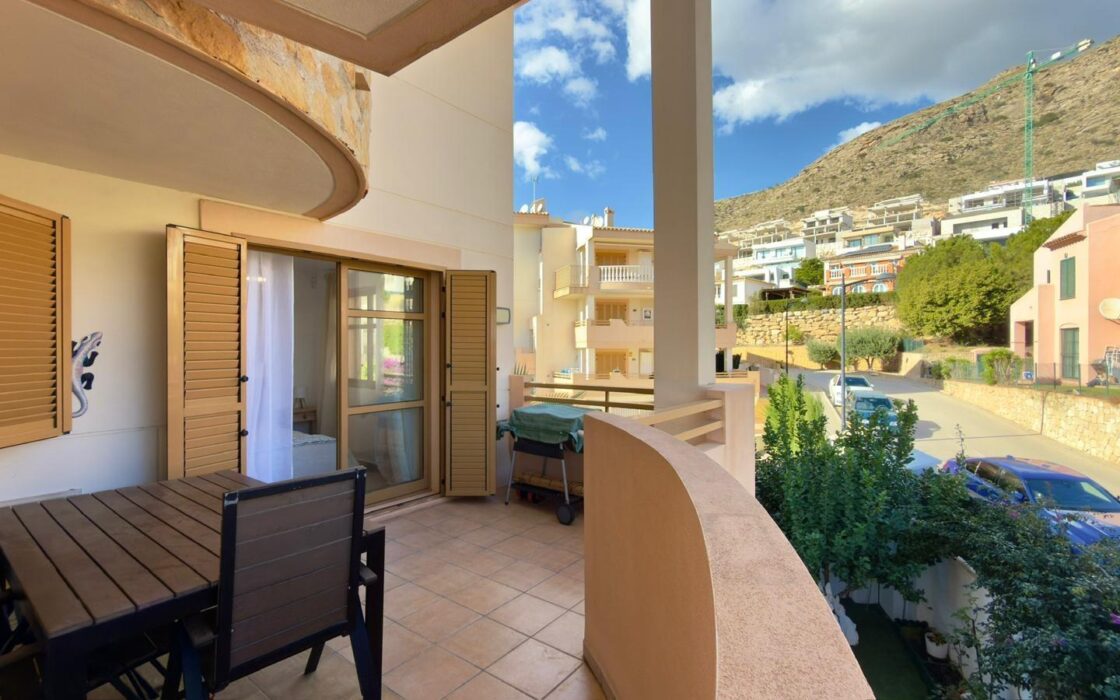 Элегантный дом в Sierra Cortina с террасой у моря 80 кв.м