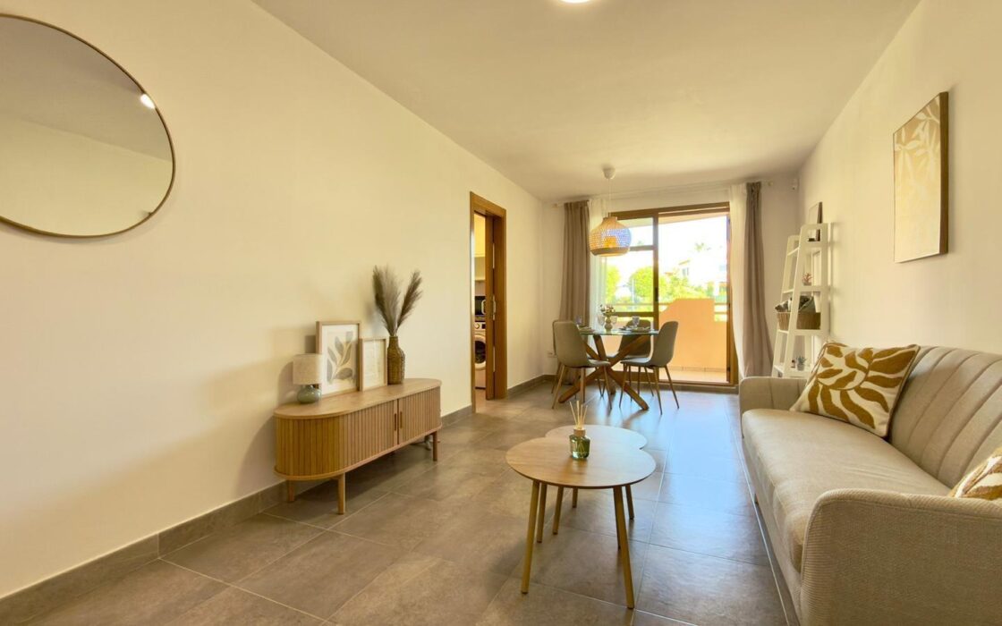 Элегантный дом в Sierra Cortina с террасой у моря 80 кв.м