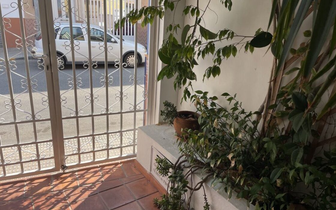 Дом в Рохалес 4 комнаты с террасой и мебелью