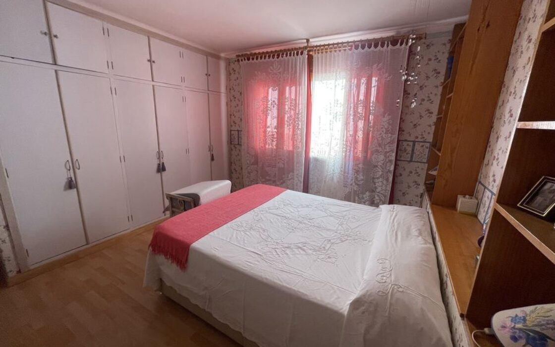 Дом в Рохалес 4 комнаты с террасой и мебелью