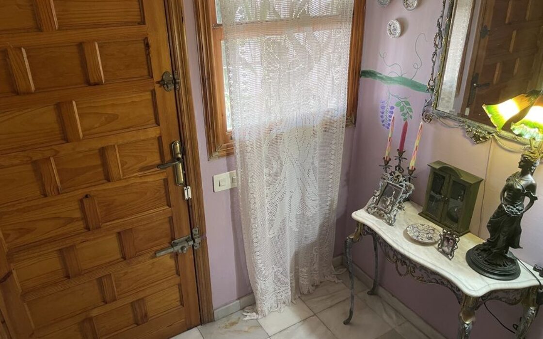 Дом в Рохалес 4 комнаты с террасой и мебелью