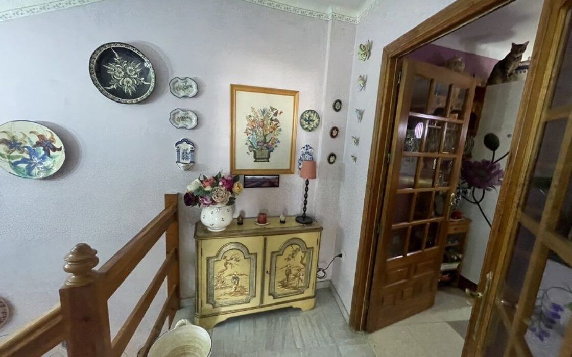 Дом в Рохалес 4 комнаты с террасой и мебелью