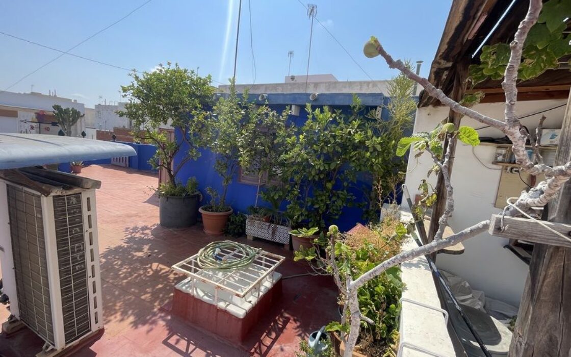 Дом в Рохалес 4 комнаты с террасой и мебелью