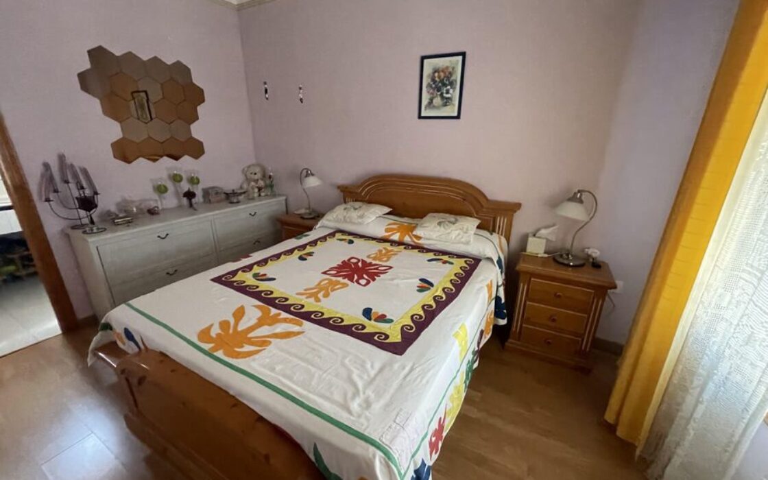 Дом в Рохалес 4 комнаты с террасой и мебелью