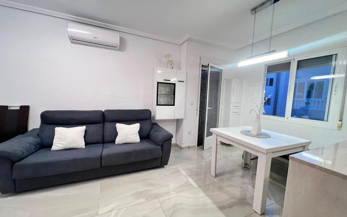 Апартаменты 60 кв.м с террасой в Торревьехе