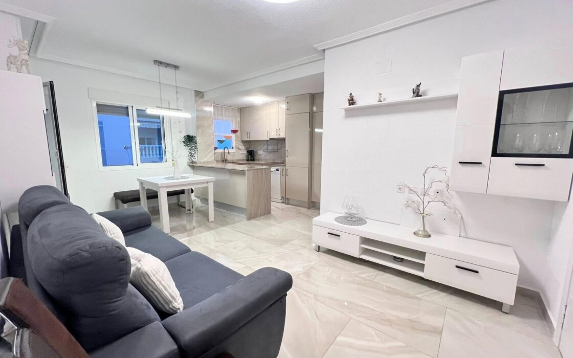 Апартаменты 60 кв.м с террасой в Торревьехе