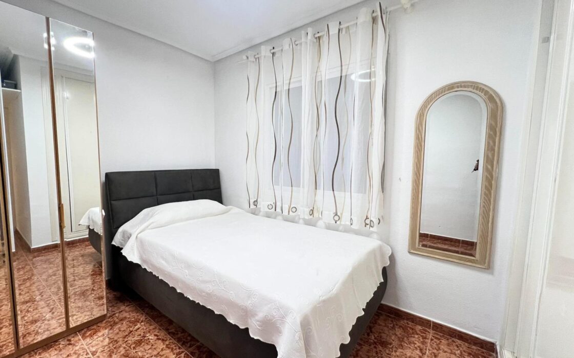 Апартаменты 60 кв.м с террасой в Торревьехе