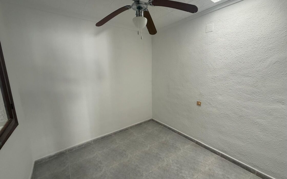 Бунгало 69 кв.м в Торревьехе с террасой у моря