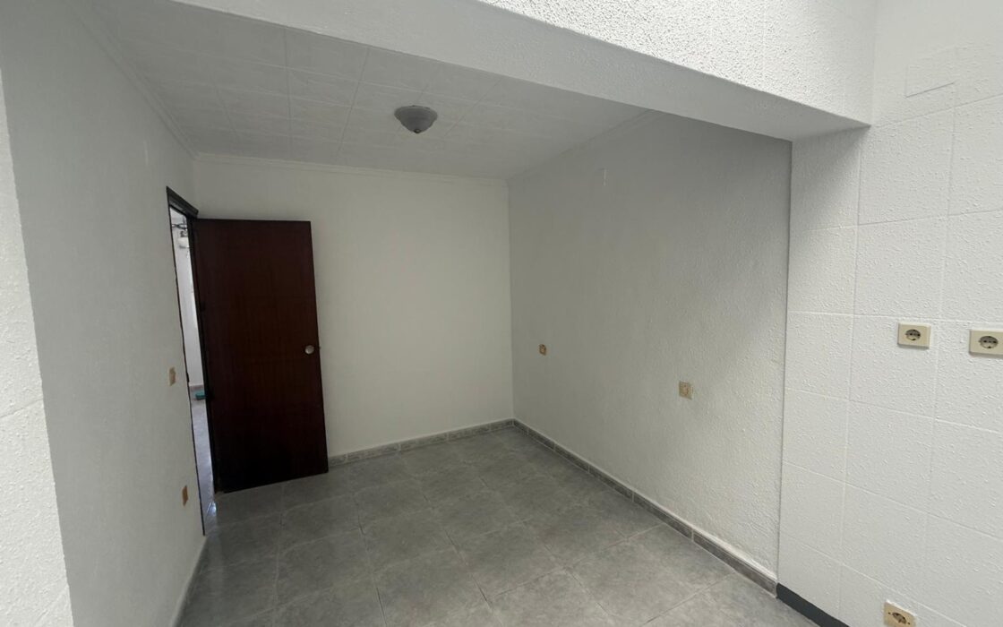 Бунгало 69 кв.м в Торревьехе с террасой у моря